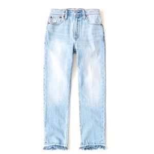 Abercrombie & Fitch HIGH RISE MOM JEAN.